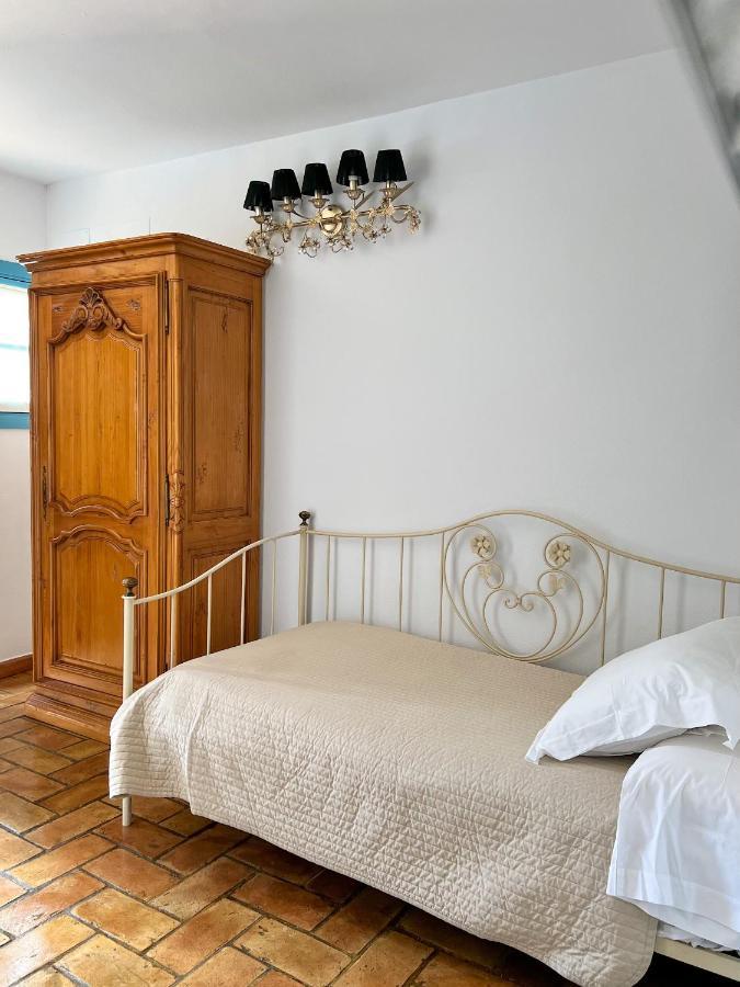 Hotel Servilia Carmona  Buitenkant foto