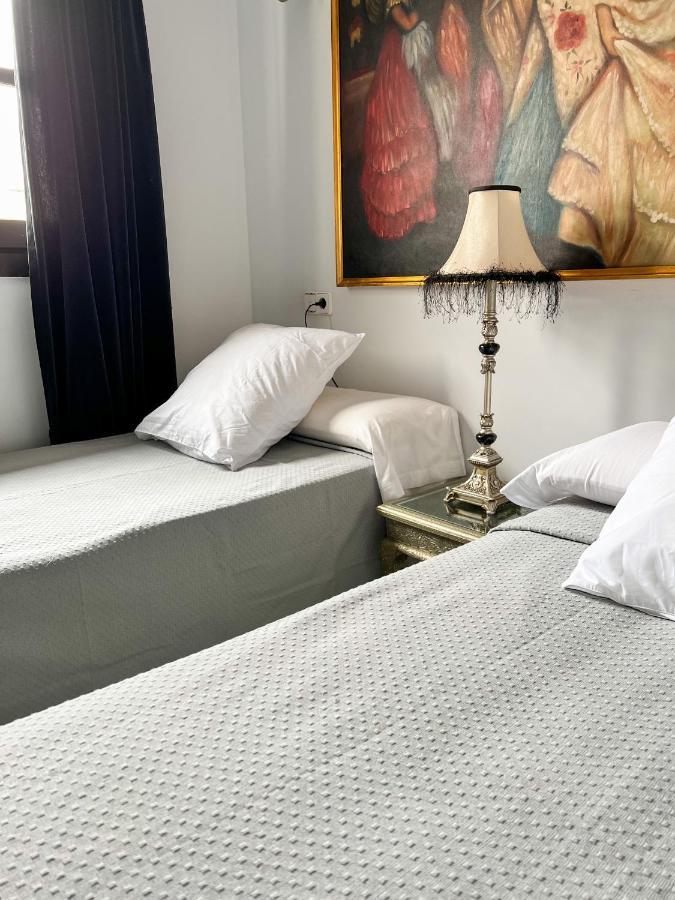 Hotel Servilia Carmona  Buitenkant foto