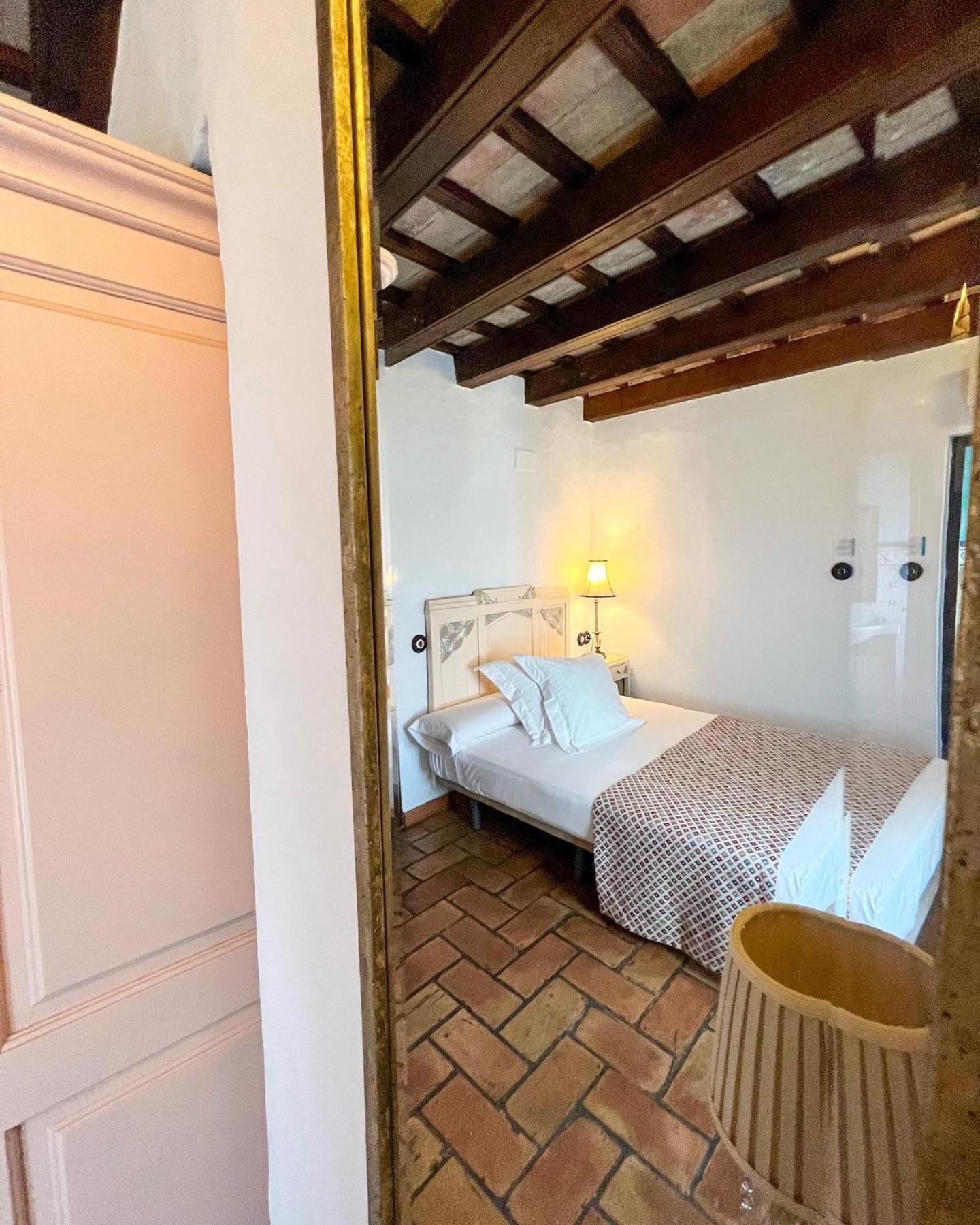 Hotel Servilia Carmona  Buitenkant foto