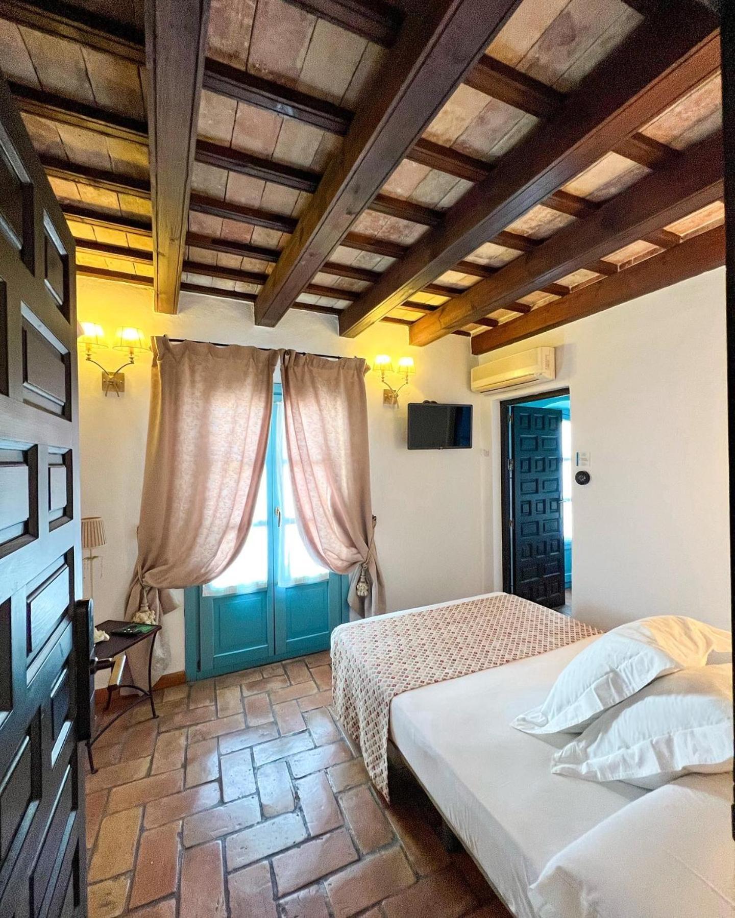 Hotel Servilia Carmona  Buitenkant foto