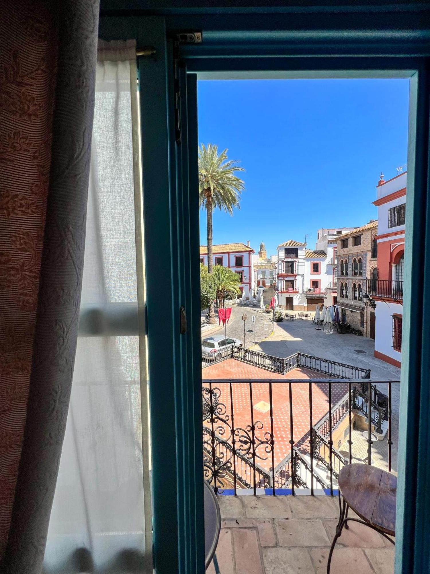 Hotel Servilia Carmona  Buitenkant foto