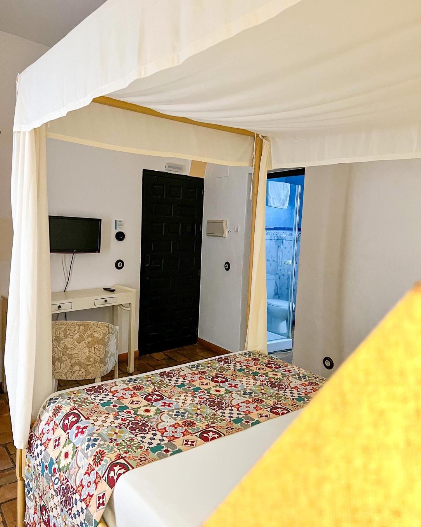 Hotel Servilia Carmona  Buitenkant foto