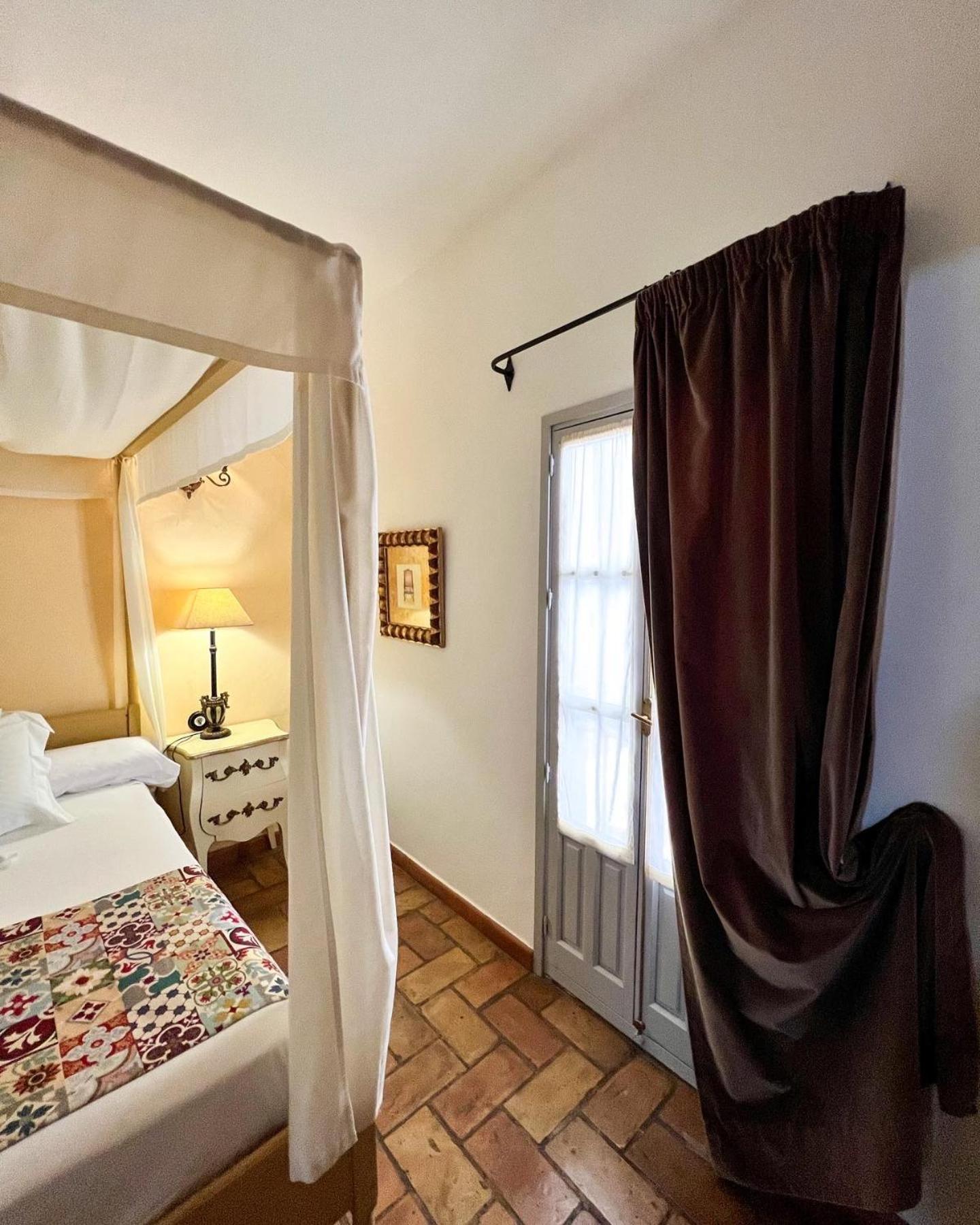 Hotel Servilia Carmona  Buitenkant foto