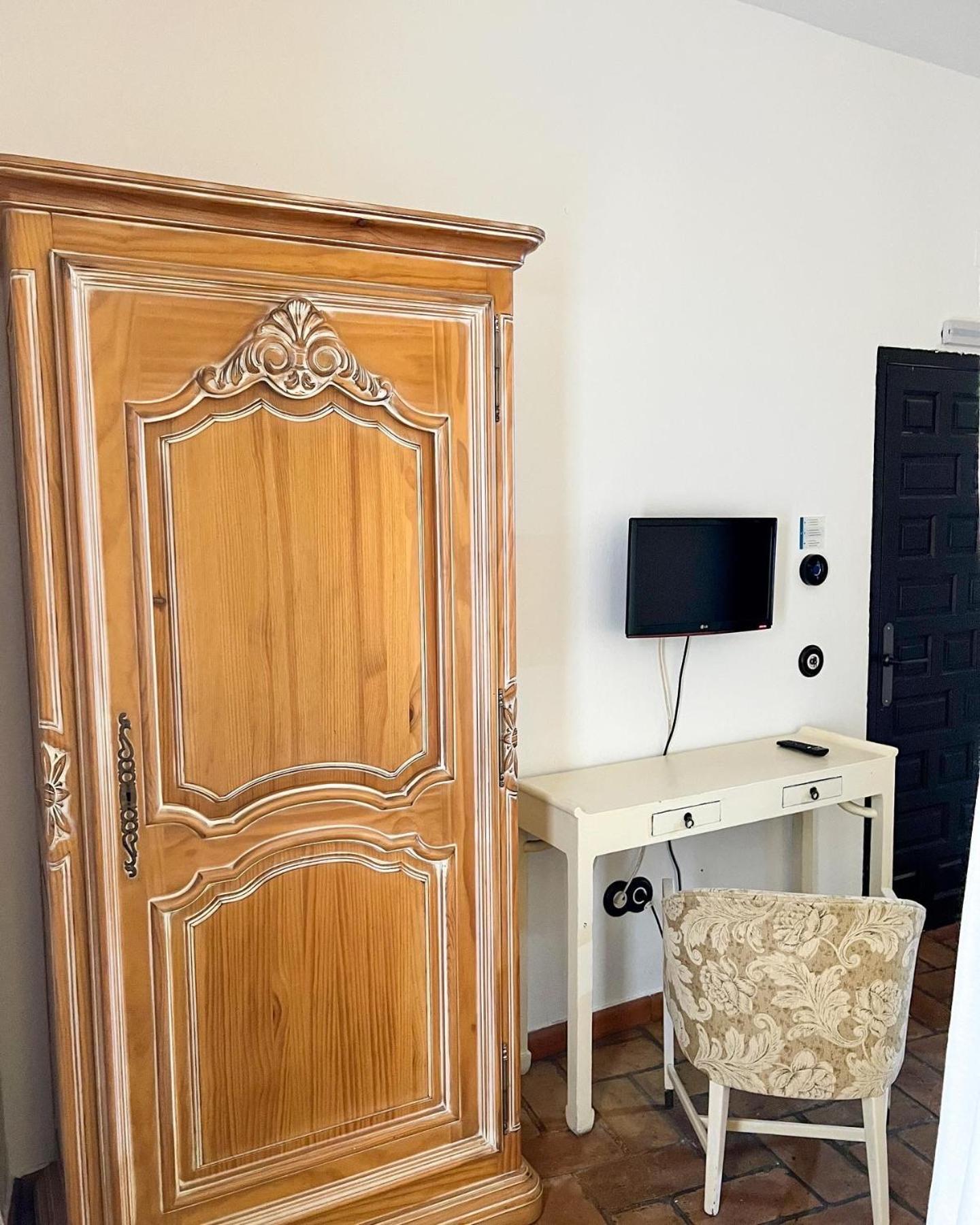 Hotel Servilia Carmona  Buitenkant foto
