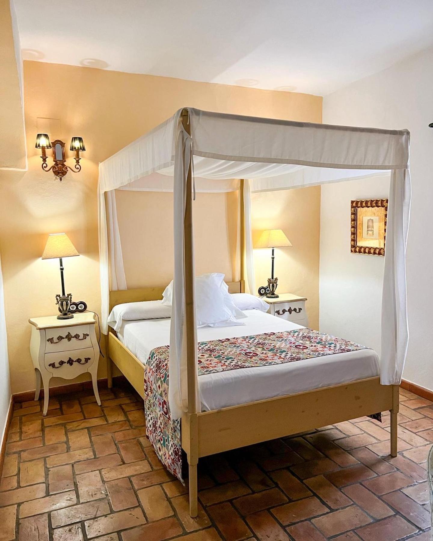 Hotel Servilia Carmona  Buitenkant foto